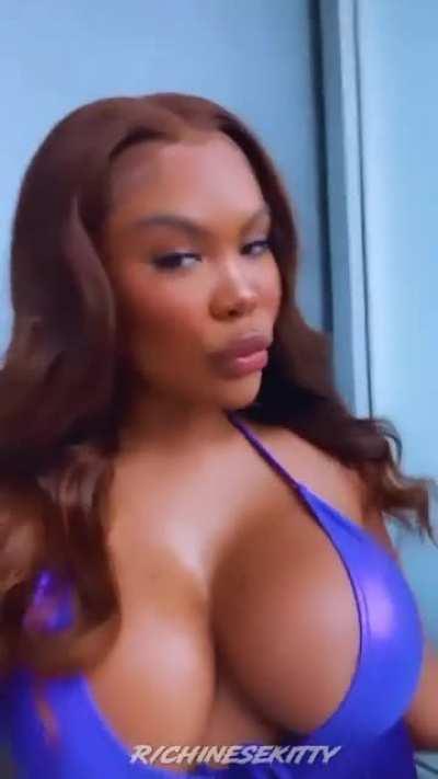 Dem titties tho 😌