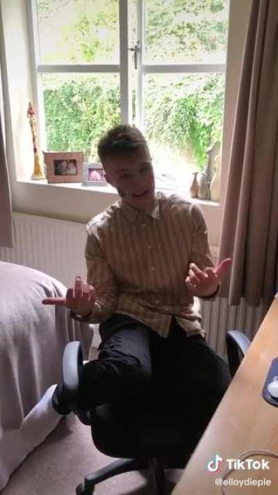 Yooo what the fuck is this shit 💀 ?! I found it on my old phone.