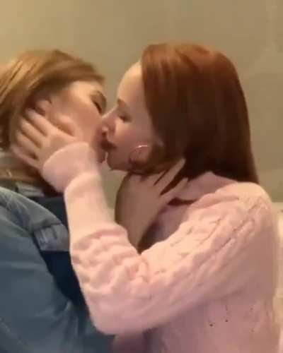 I’m A Simple Man, I See A Red Head, I Upvote.