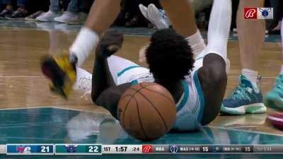 [Highlight] JT Thor's first NBA bucket is a vicious slam over Drummond