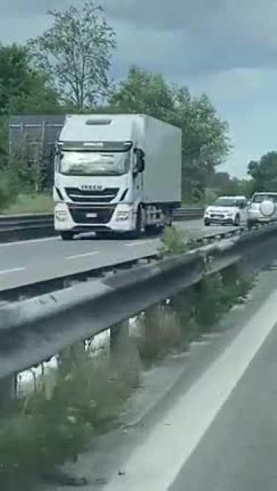Idiot against traffic in Macerata (Italy)