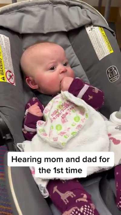 Hearing mom and dad for the first time (Credit: @rabolda44 on TT)
