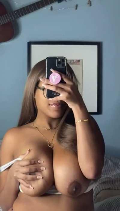 Hi I'm Pretty jasmine 19 y.o. I love to have fun, if you want we can do it together right now..