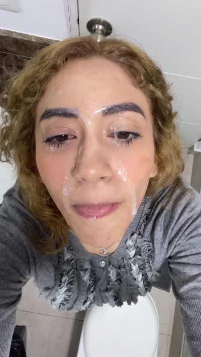 What's wrong with getting a facial from my boyfriend at a family reunion? 🥺