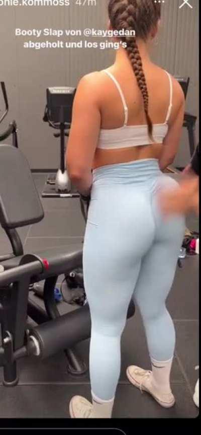 leonie.kommoss 🔥🔥🔥thicc ass