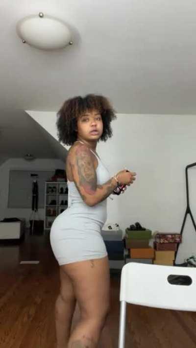 She been feeding that Thang