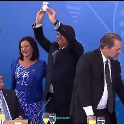 ALL HAIL LEITE MOÇA