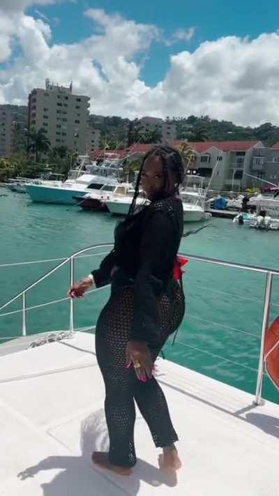 Jamaica Brings The Best Out of A Woman huh? 😍🇯🇲