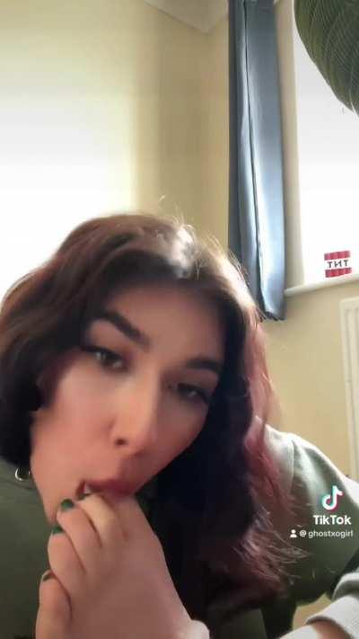 beautiful toe sucking 