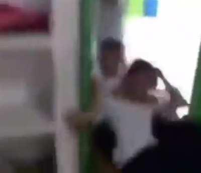 kaya pala gusto ng iba sa school😏 pa upvote naman🙂👍