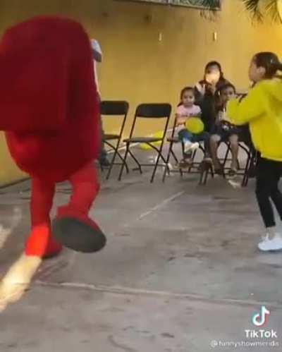 mogus dancing 😳😳😳😳