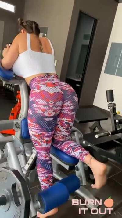 Yinyleon Working On That Body