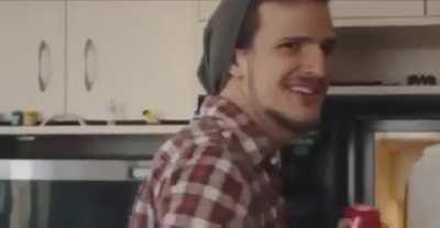 Me puedes dar una coca cola?