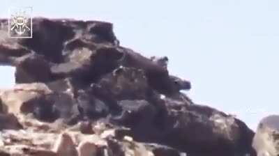 Saudi soldier is shot before falling down a mountain in Asir, Saudi Arabia (December 26th, 2019)