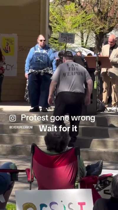 Heckler at anti-trump/mask “hands off” protest gets the ole 5 finger sign of disapproval