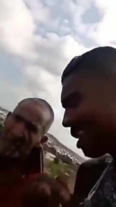 o cara saiu gritano...