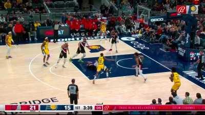 [Highlight] Bennedict Mathurin drops Jabary Walker and lays it in!