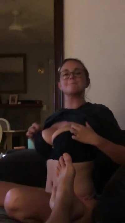 Amazing boob flash, who is she?