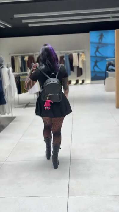 Modeling my total black outfit in Zara