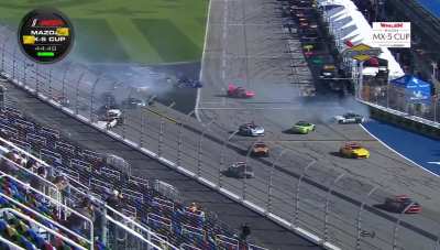 Smooth start to the MX5 Cup race today.