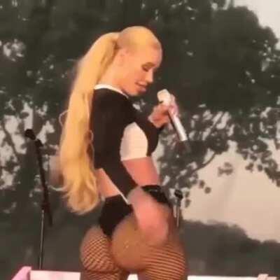 Iggy Azaleas juicy ass