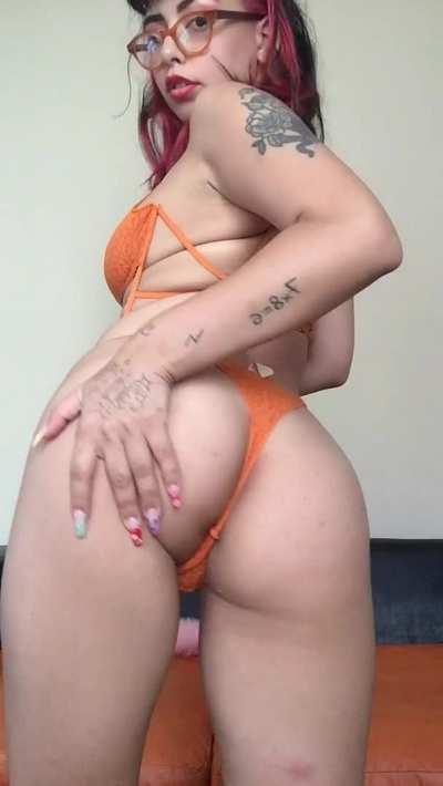 Do you like my body? I'm waiting for you to come on top of me😈💦