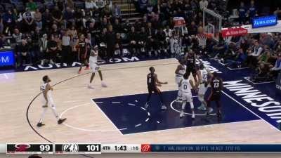 [Highlight] KAT backs down Lowry but misses the shot and comes back the next possession to a charge on Lowry and fouls out