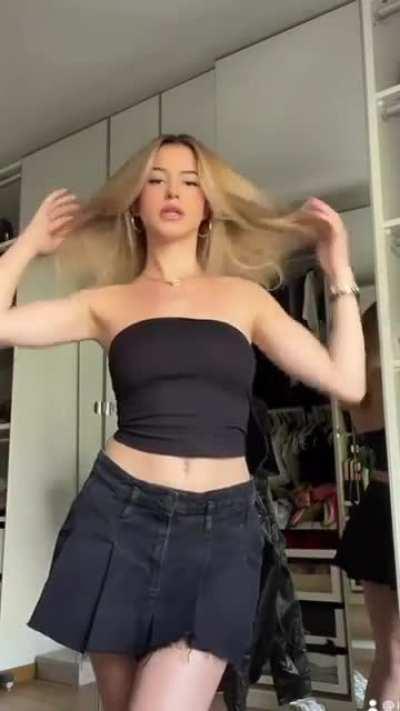 She's soo pretty 🥵