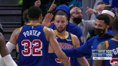 [Highlight] Steph with an exclamation mark!