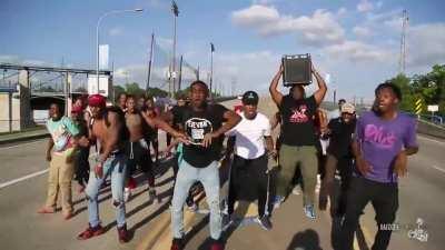 Godzilla's theme ( ͡° ͜ʖ ͡°)