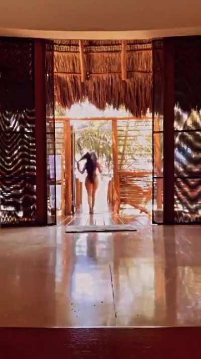 Love seeing her leave