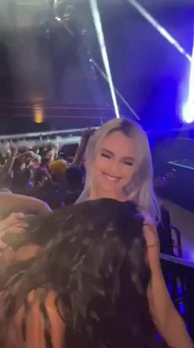 It was so easy to hop drunk chicks at the club. As hoppers we made it into the club in bodies of two girls with their boyfriends, but seeing the two girls caressing each other we decided to switch mounts. Then we cranked it up to eleven, putting on a good