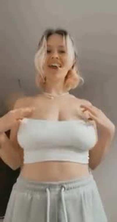 react if you want to see more 🙈👻 marilynmonwho on SC