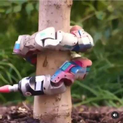 This robotic snake! This is so creepy