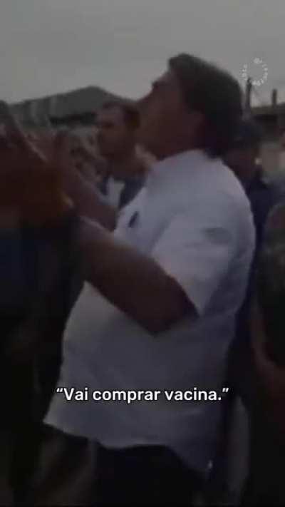 A risada depois dele dizer que não é coveiro.. Por que bolsonarista é um ser tão monstruoso cara?