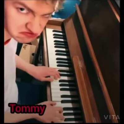why does tommy playing the piano always shock me 😂🖤