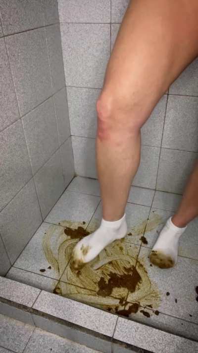 good Monday! Here is a loving video after a pantypoop and smearing my white stockings! do you want to see it? (F)