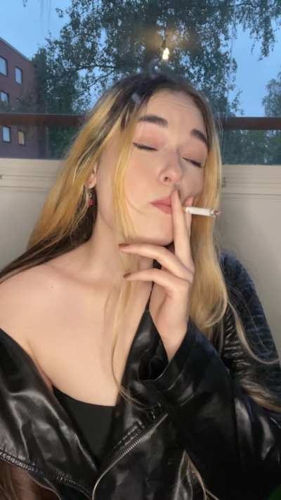 Closeup smoking in a leather jacket🖤
