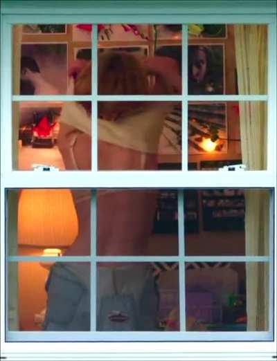 Elle Fanning booty shot