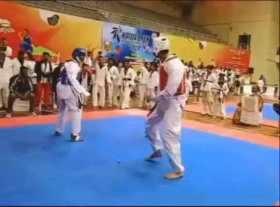 Taekwondo heavyweight cold no look knockout
