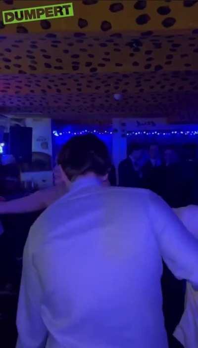 Topless contido na baladass. 