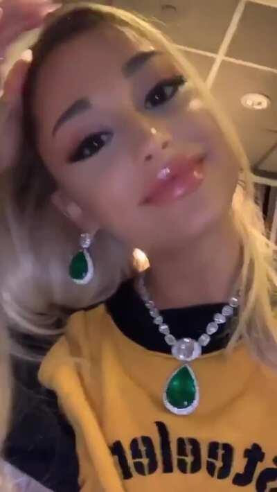 I want Ariana Grande to a load in her mouth and then lick my pussy with her perfect lips