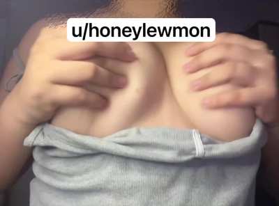 Flashing you my tits before pumasok sa school 😚