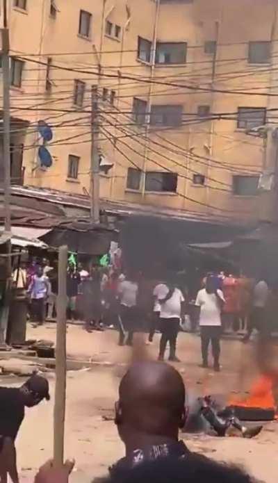 2 Notorious Robbers/Brothers Burned To Death By Angry Mob in Onitsha, Nigeria