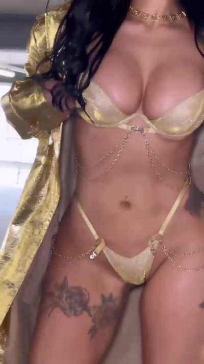 Chloe Saxon (@Chloe Saxon)