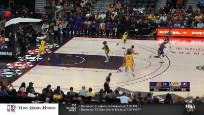 [Highlight] Lebron hits back to back 3s including one near the logo