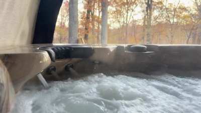 Is it normal that these above the waterline “neck jets” don’t ever turn off fully?