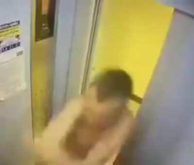 El cejas porfin demostrando su poder 😎