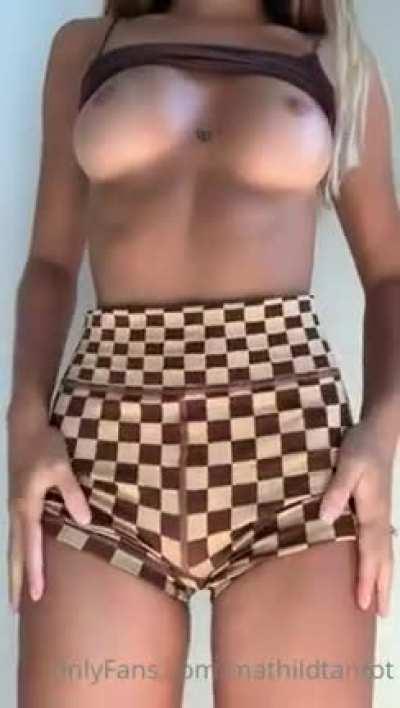 Everyone loves a good (Tan)thot