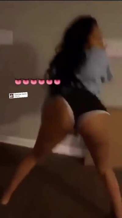 she really thrownin dat shi